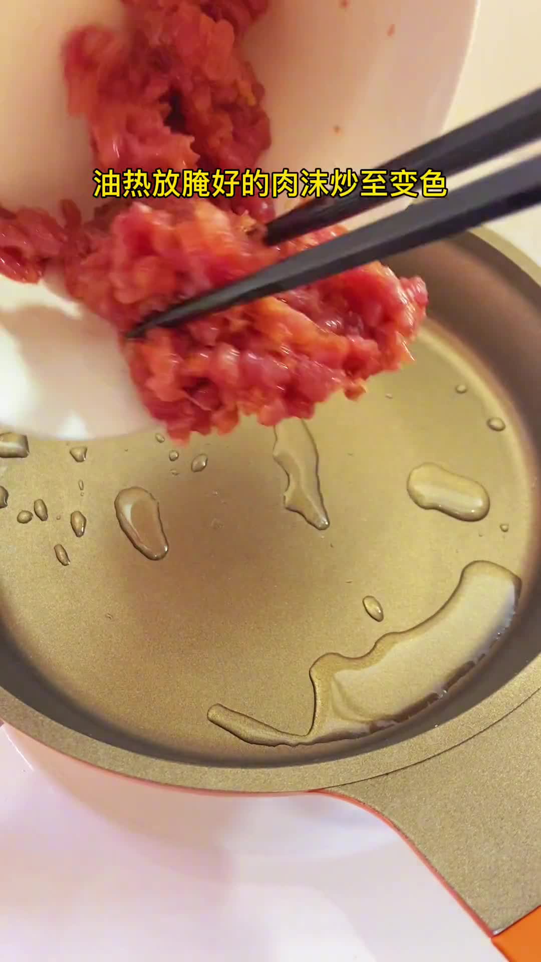 吃白粥太没营养了,秋天是吃板栗的好时节,做成这样的板栗瘦肉粥,有肉有菜有主食,营养丰富,快