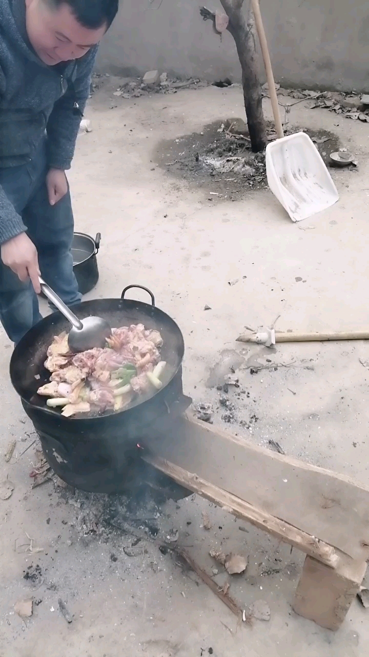 地锅炖柴鸡