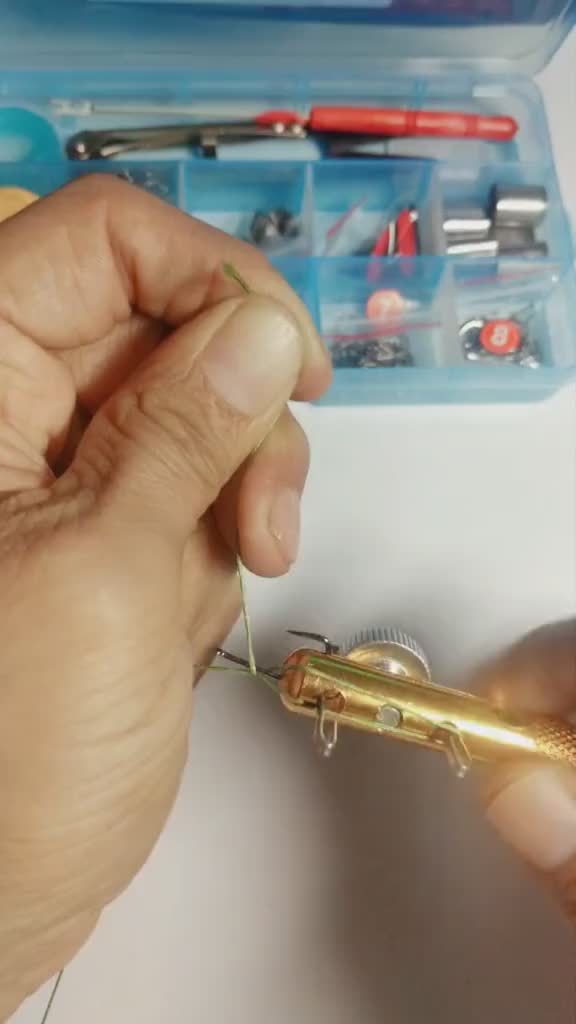 懒人绑钩器绑鱼钩您学会了吗双击收藏慢慢学适合于视力不好的这里面还常有一个神器是我非常喜欢也