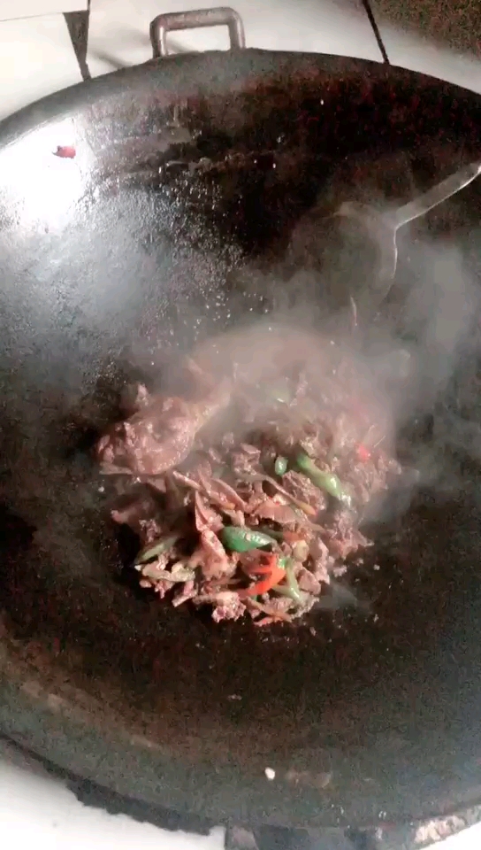 #过年你家吃什么#小炒肉!