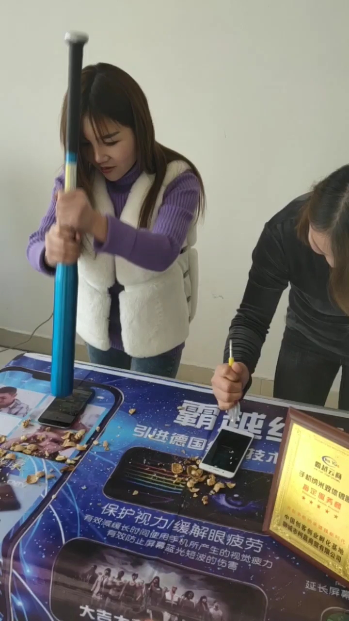 左边的小美女太猛了