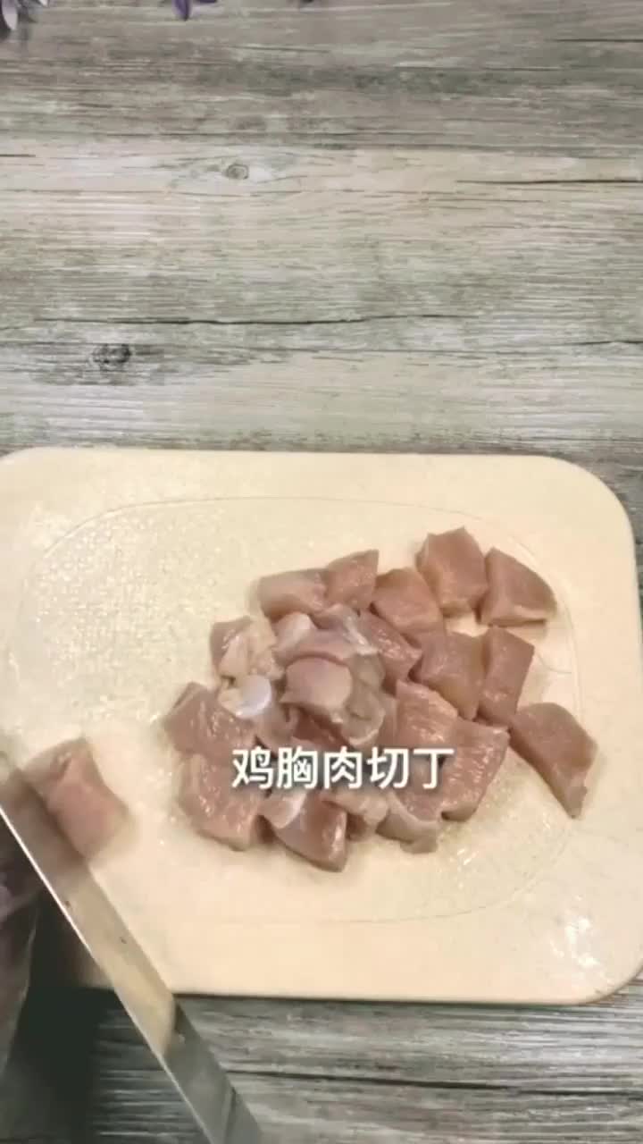 用一块鸡胸肉做了一大盘的鸡米花,比肯德基里卖的还好吃!