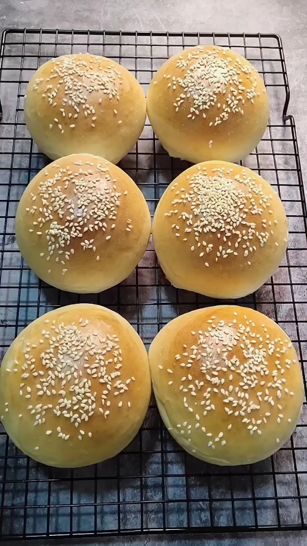 #食神大PK#汉堡面包做法。关注我，关注全民小视频。