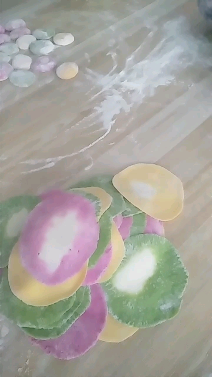 彩色饺子