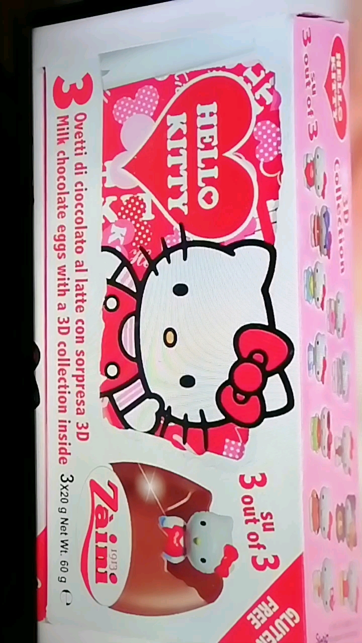 小孩子怎么这么喜欢看小伶玩具。。。