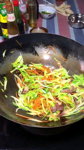 宅家变大厨,炒饼丝,也就是烩饼
