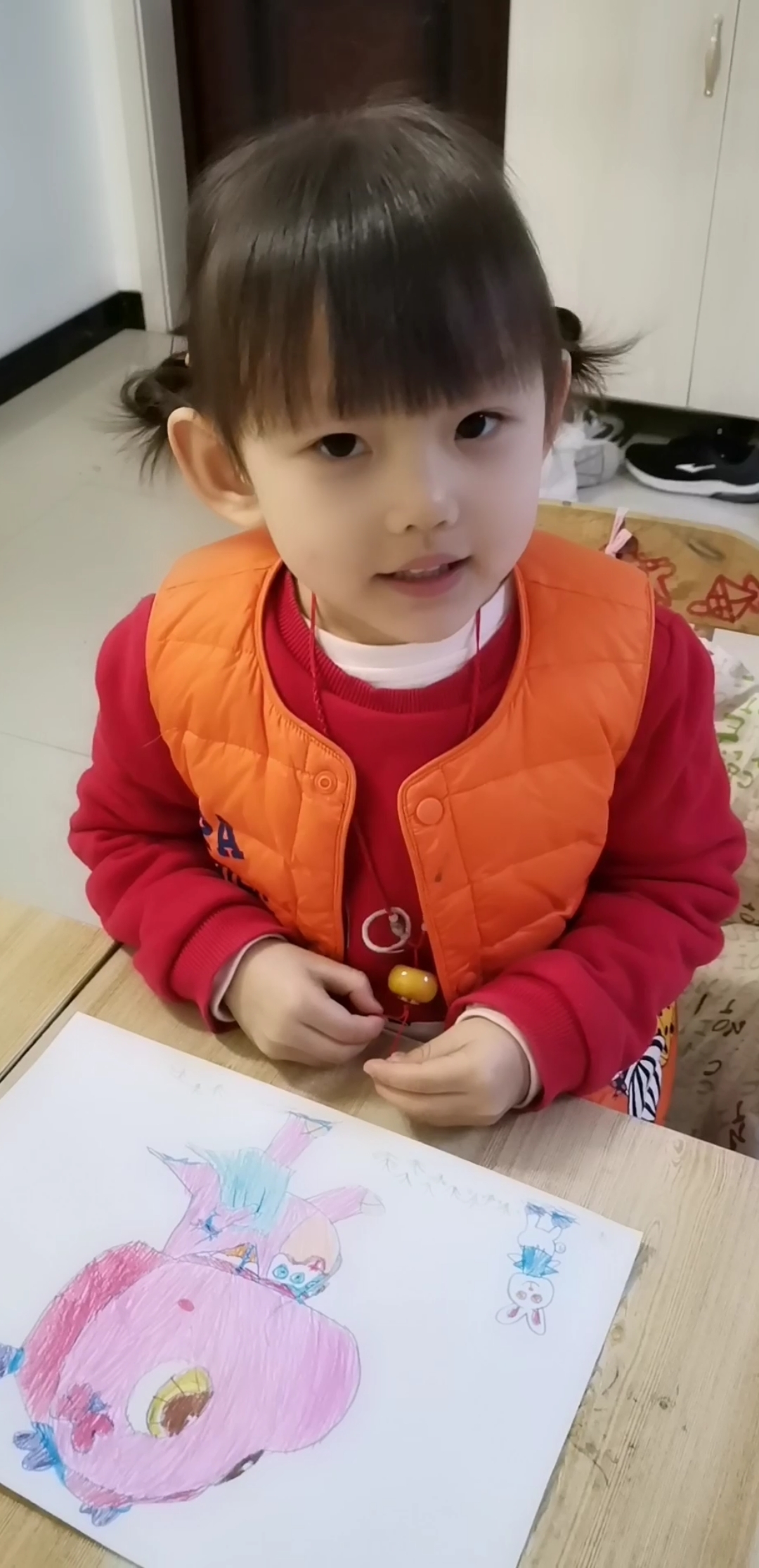 #小度放映厅·萌娃才艺秀#恐龙妈妈与兔子哥哥，4岁鑫儿的原创卡通画，太可爱