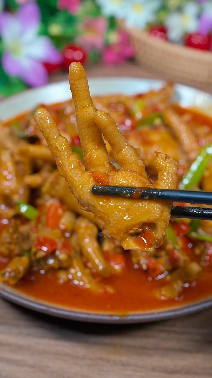#美食#这样做的剁椒鸡爪,软糯香辣,做法还简单,真是神仙美味,吃了又想吃。
