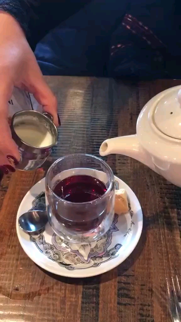 正宗的英式奶茶。