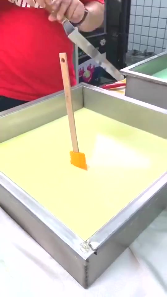 #搞笑段子#点了一份芒果酸奶,还以为一大块都是我的,看到最后才知道想多了