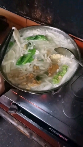 老婆做的青菜手擀面 好吃吗