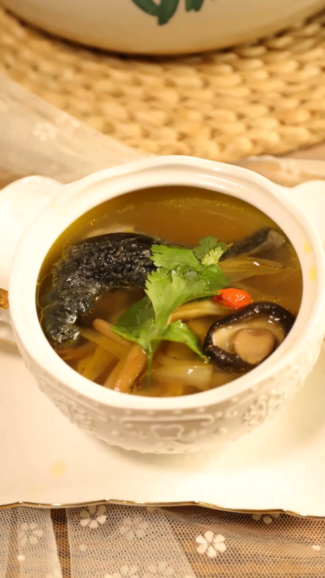#舌尖上的旅行#乌骨鸡汤,寒冷的冬天需要滋补一下了!