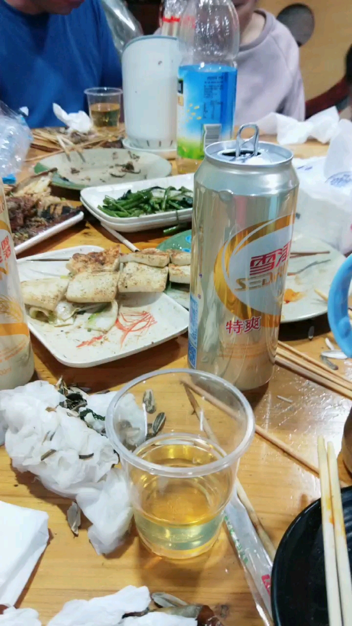 吃烧烤喝酒