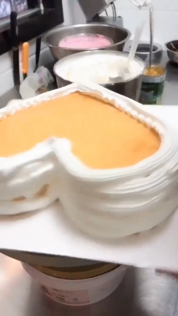 爱心花篮水果奶油生日蛋糕