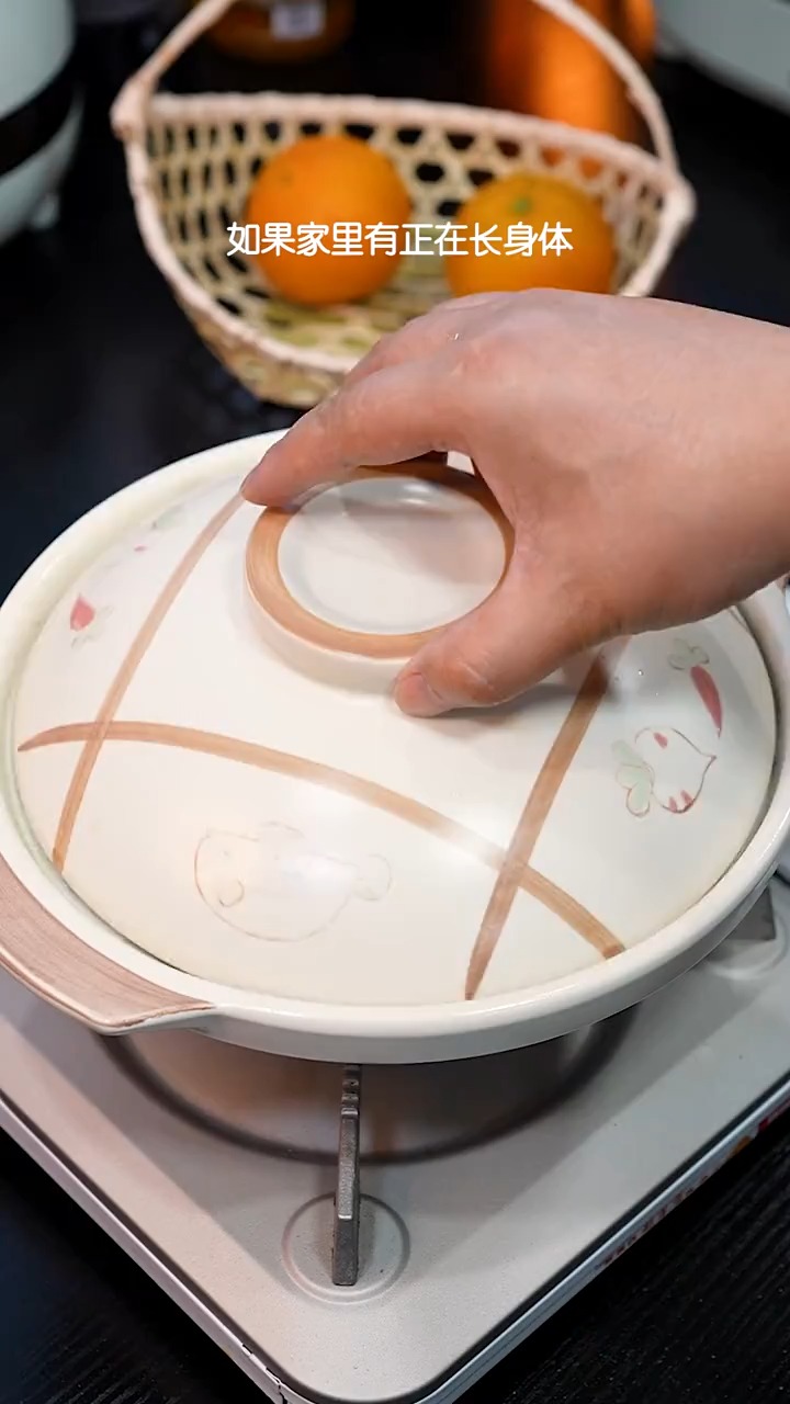 =家里的小朋友要多给他喝裙带菜瘦肉汤=