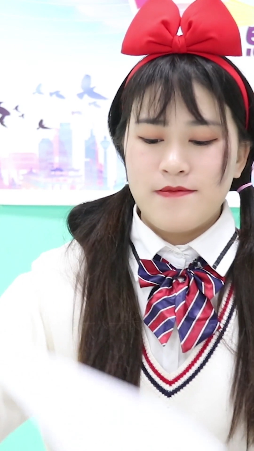 #创意手工DIY#老师和学生用彩纸做优雅的天鹅,做法超级简单,一起动手吧