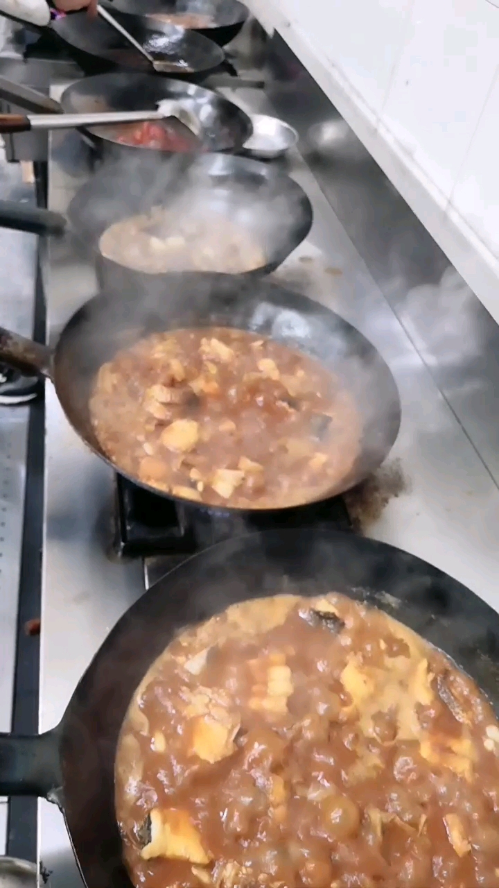 鱼头捞饭,冰糖河鳗,甲鱼红烧,江南红烧肉,古法老鹅,嘟嘟鱼三泡