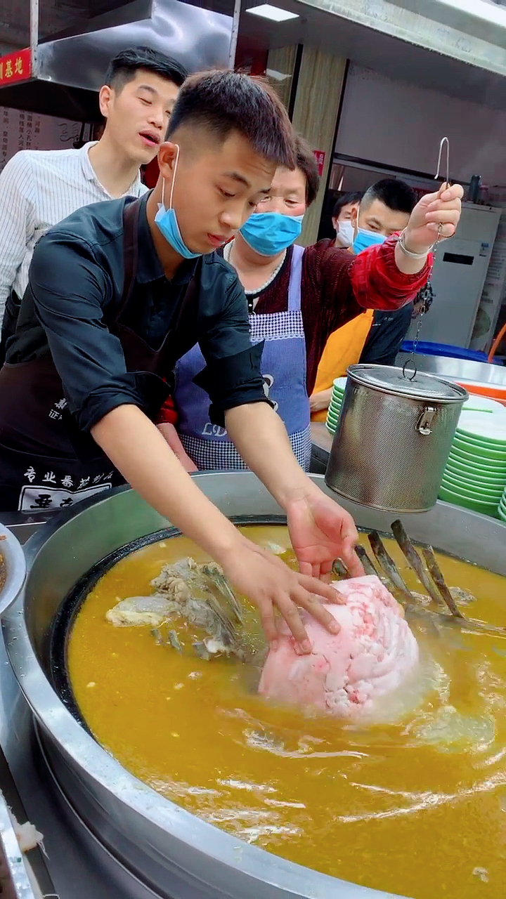 家庭版配方羊肉500克羊骨750克,羊油50克陈皮5克草果1个良姜9.8克白芷4