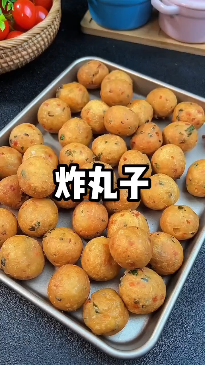 不加一滴水的萝卜丸子酥脆可口比肉丸子还好吃快过年了一定要多做点炸丸子