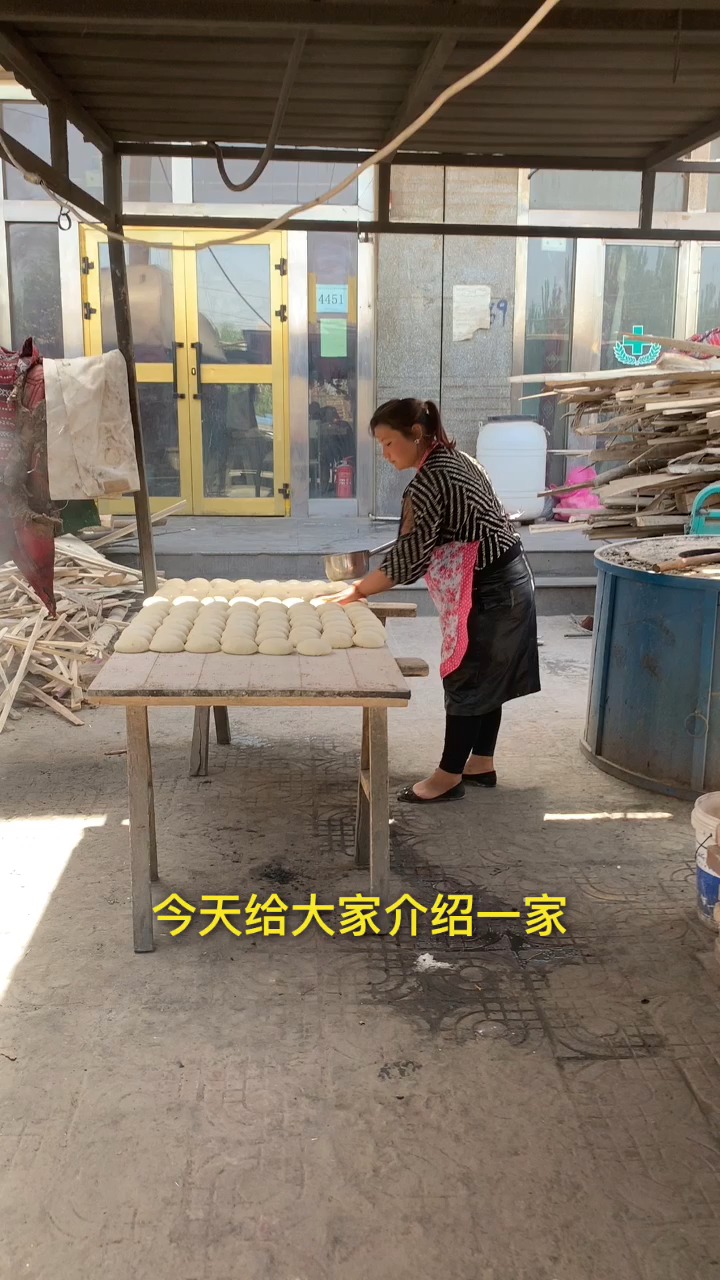 新疆烤包子,来新疆必吃的美食之一!