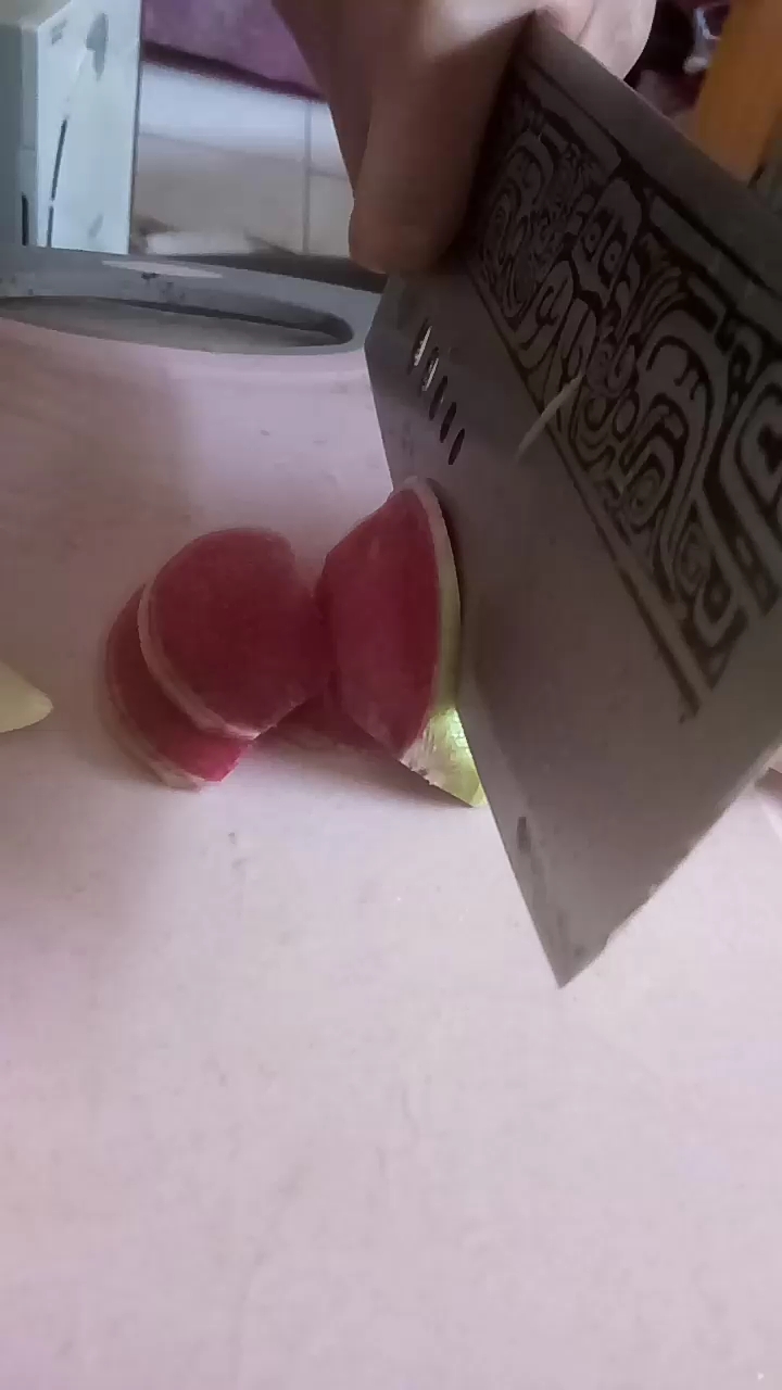 凉拌红心萝卜