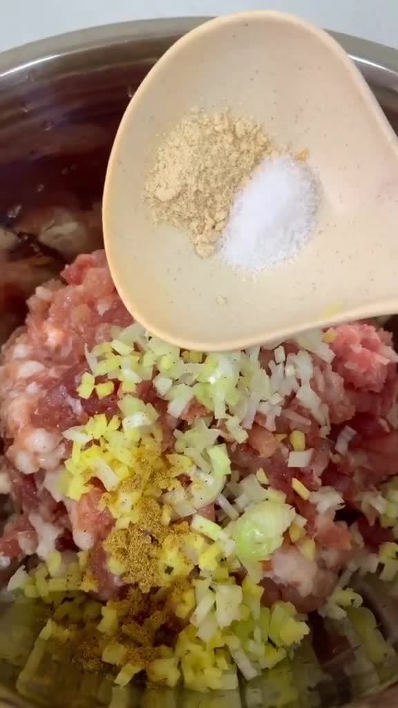 这样做干豆腐卷肉馅好吃到停不下嘴保证看完就会vlog美食记上热门