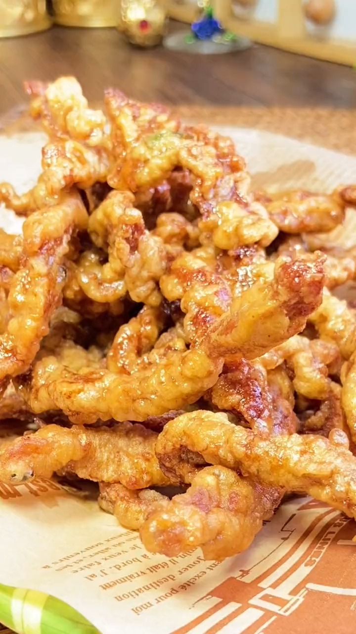 火锅店里炸的小酥肉,干吃酥脆,炖吃爽筋道到底用面粉还是淀粉,今天这个做法简单