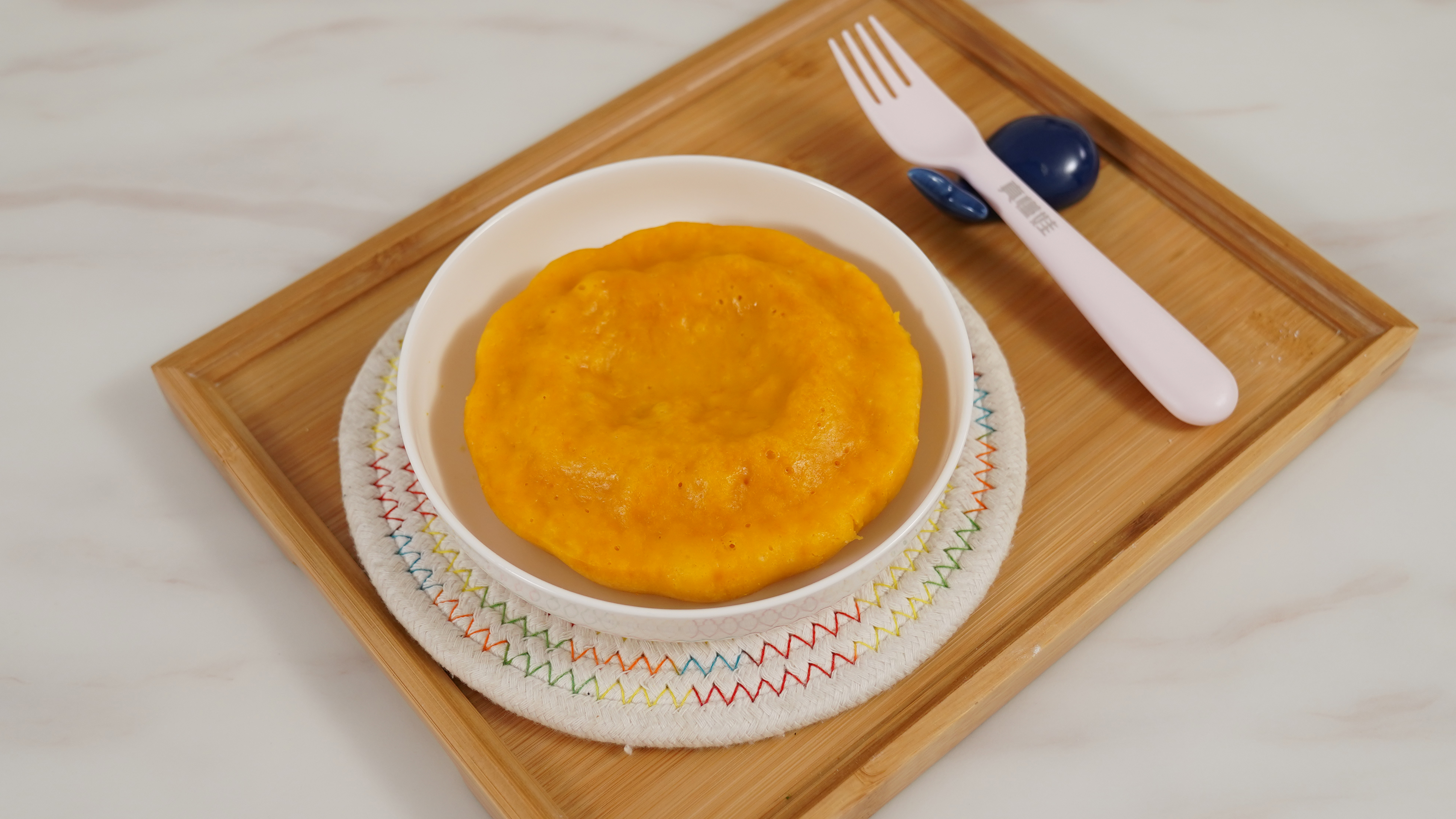 松松软软的南瓜发糕辅食教程来啦,多吃南瓜有利于宝宝的视力发育