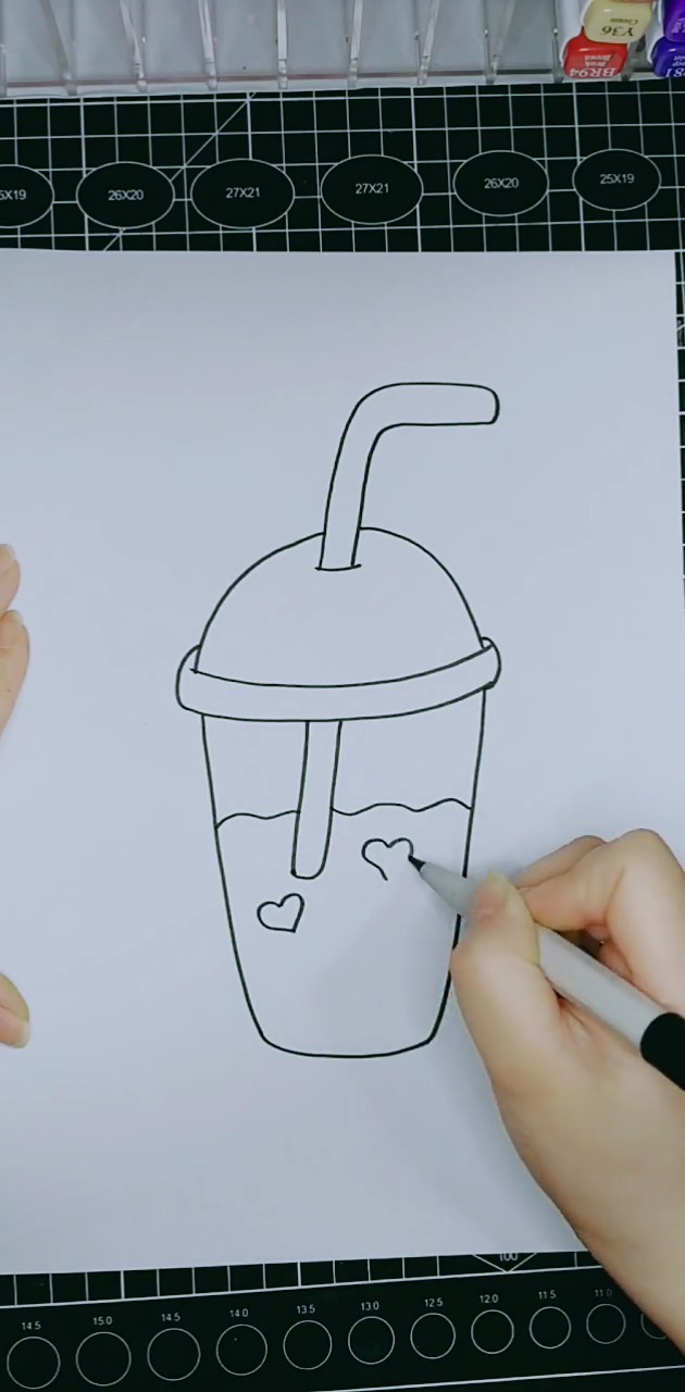 好可爱好漂亮的杯子,画着画着为什么有一种想喝奶茶的冲动