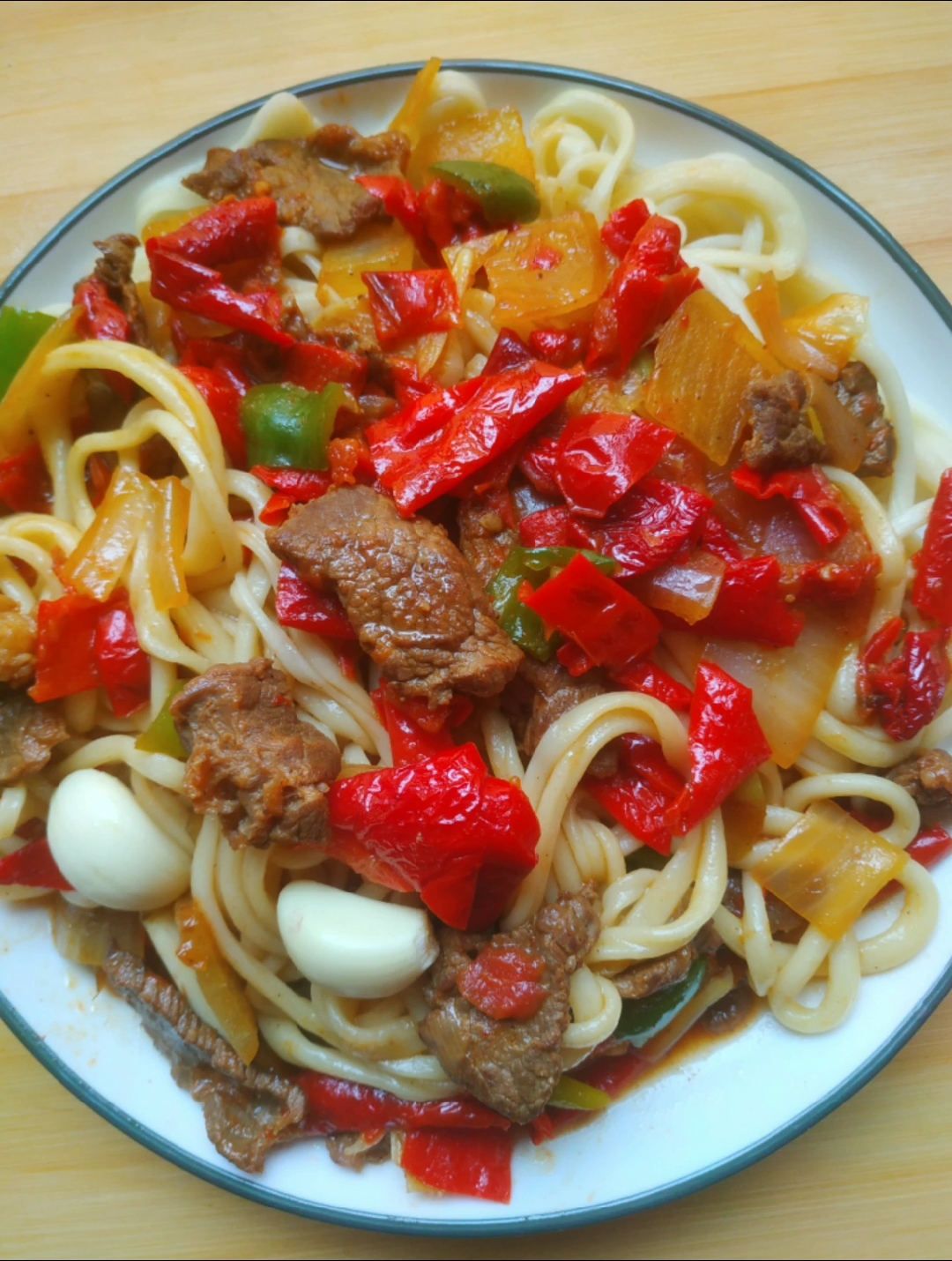 #新疆#我们新疆不光烤肉黄面好吃,拌面也特别好吃,尤其是辣皮子拌面,那叫一个攒劲