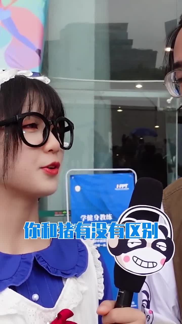 这个小哥哥,看上去不太聪明的样子啊!