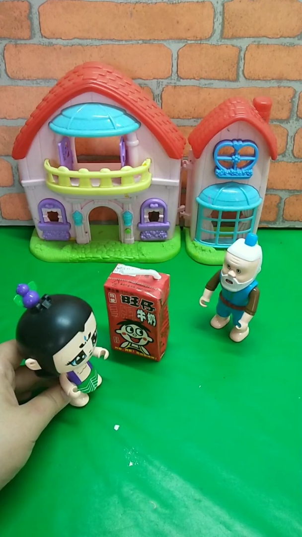 巧克力口味的旺仔牛奶有点苦啊!