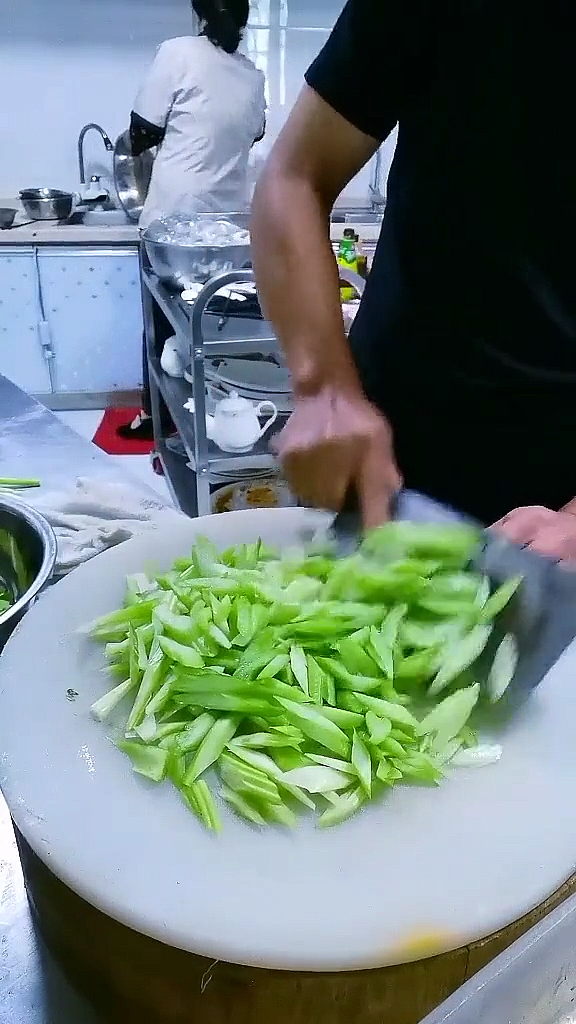 绝对快的芹菜切法