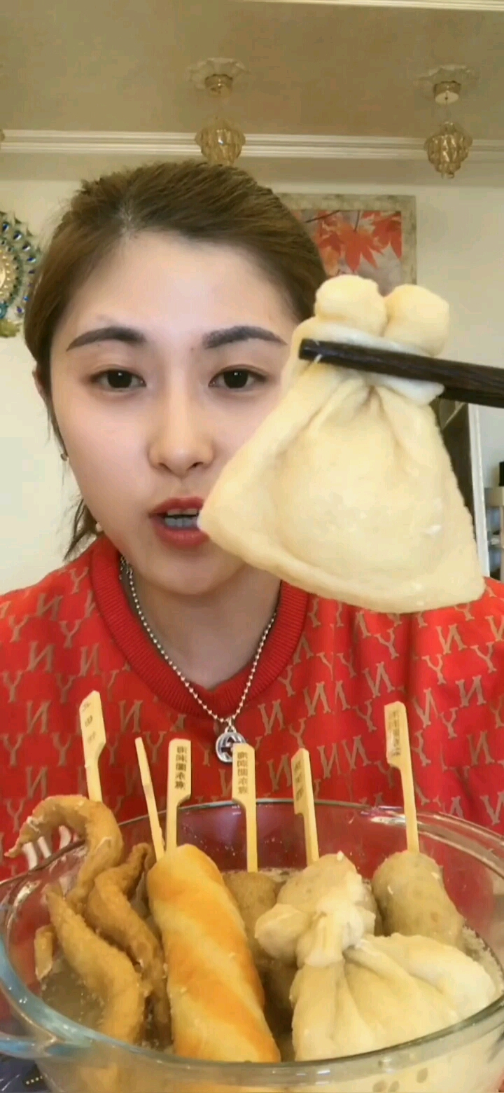 今天吃个关东煮感觉味道很特别和其他火锅丸子不一样