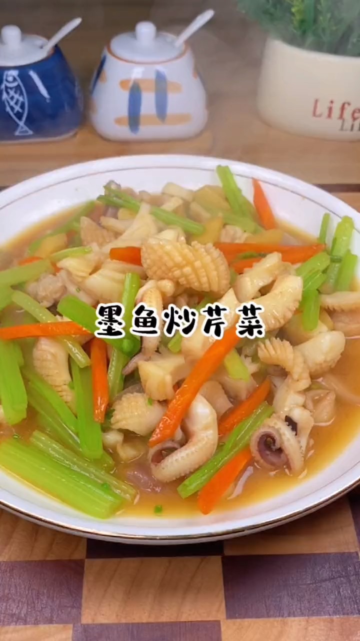 健康美味,原汁原味。重点是简单,不会切墨鱼花的可以直接切条