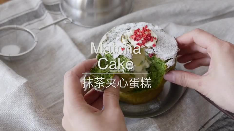 #美食记#看多了少女心甜品,是时候来个绿色清新的抹茶夹心卡斯提拉蛋糕了~头条美食