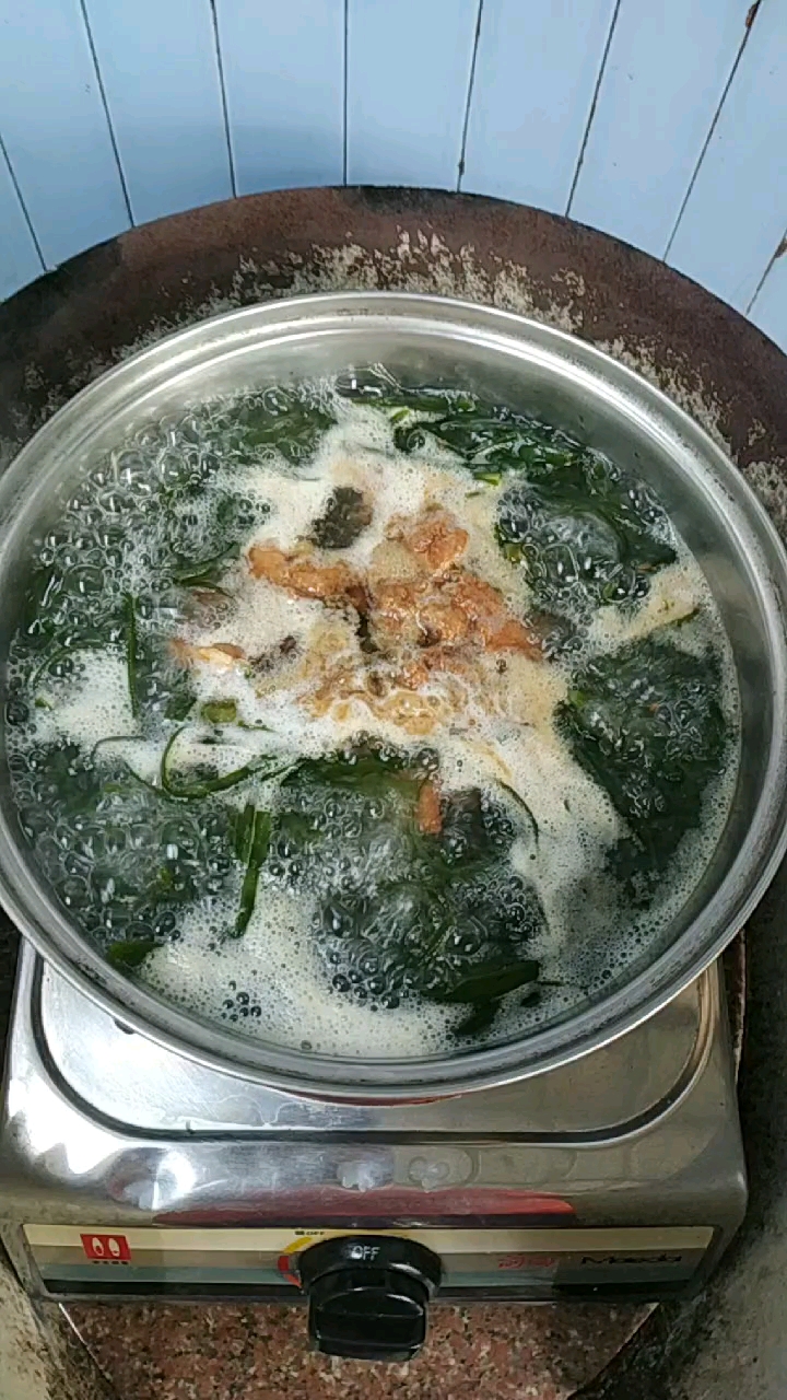 肉片海带汤。