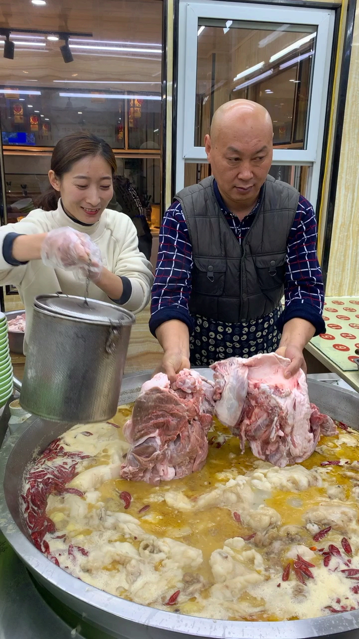配方羊肉500克羊骨750克羊油50克陈皮5克草果1个良姜9.8克白芷4.9克