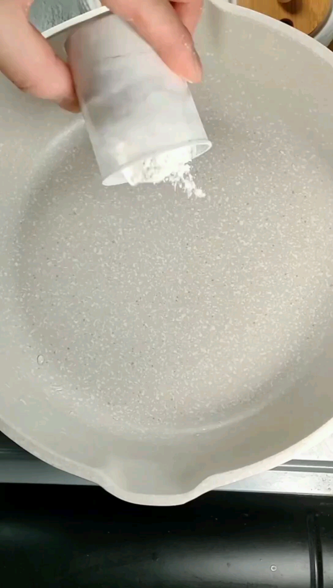 糯米雪糕不用淡奶油用糯米粉也能做出同样软糯的雪糕哦