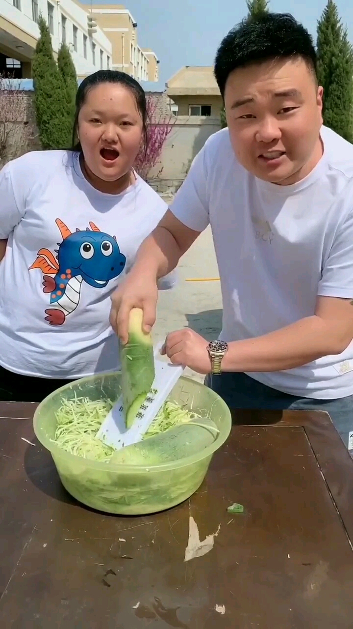 巨型大包子10天我一个人也吃不完