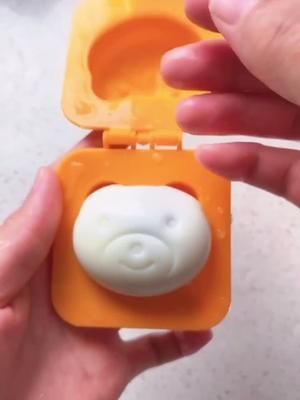 都问我儿子怎么养的这么好,做什么都吃,我连煮鸡蛋都做成卡通形状,喜欢的不得了,每次都吃两三