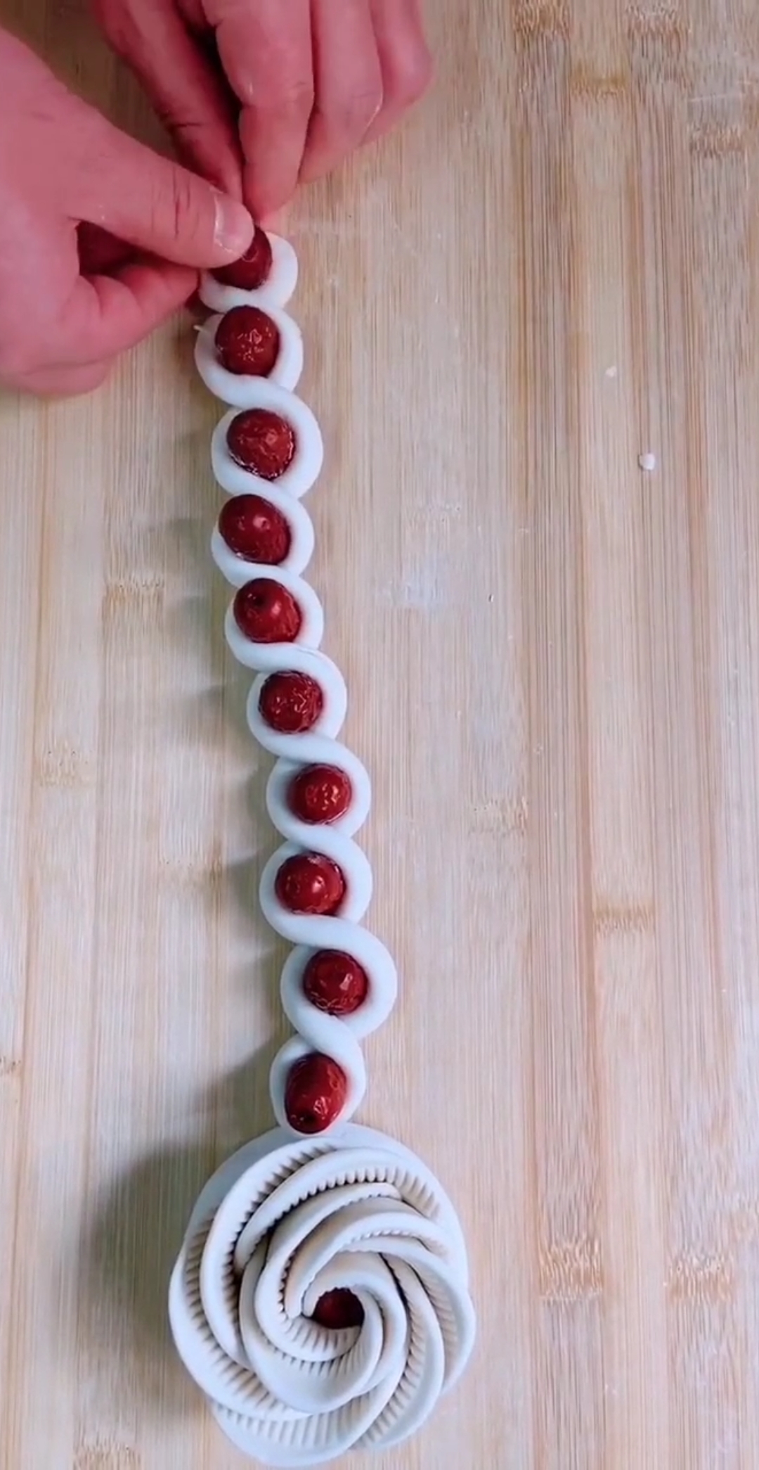 #花式面点#注意看手法哦!花样大枣馒头制作!