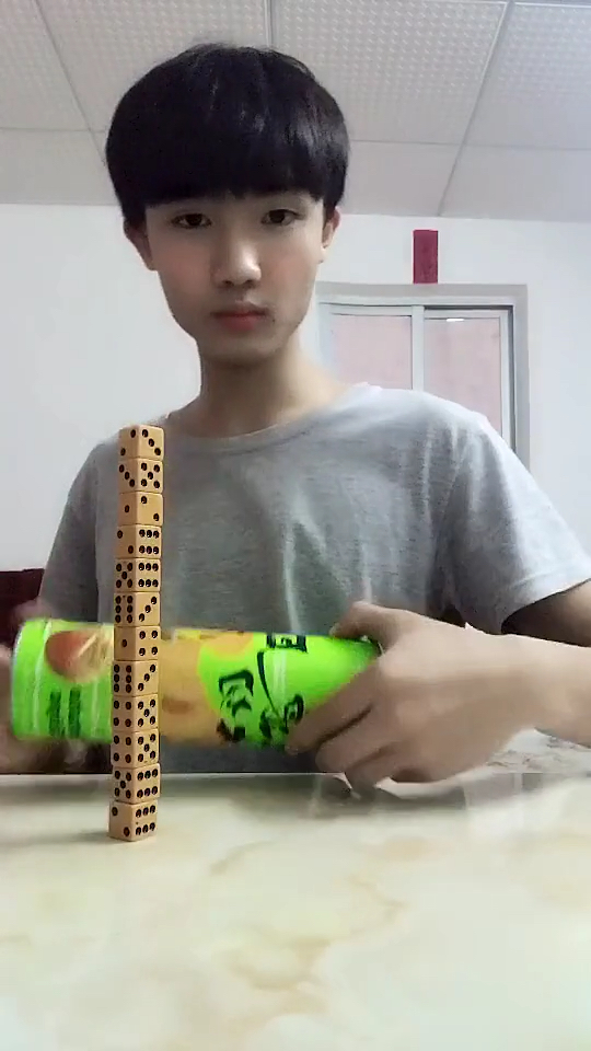 #优秀如我#可比克薯片桶，一柱擎天