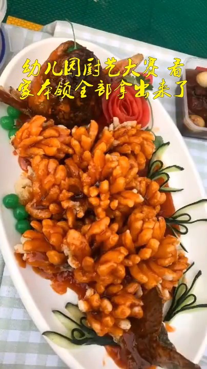 幼儿园厨艺大赛,看家本领全部拿出来了,做土豆丝的大哥大姐是认真的吗