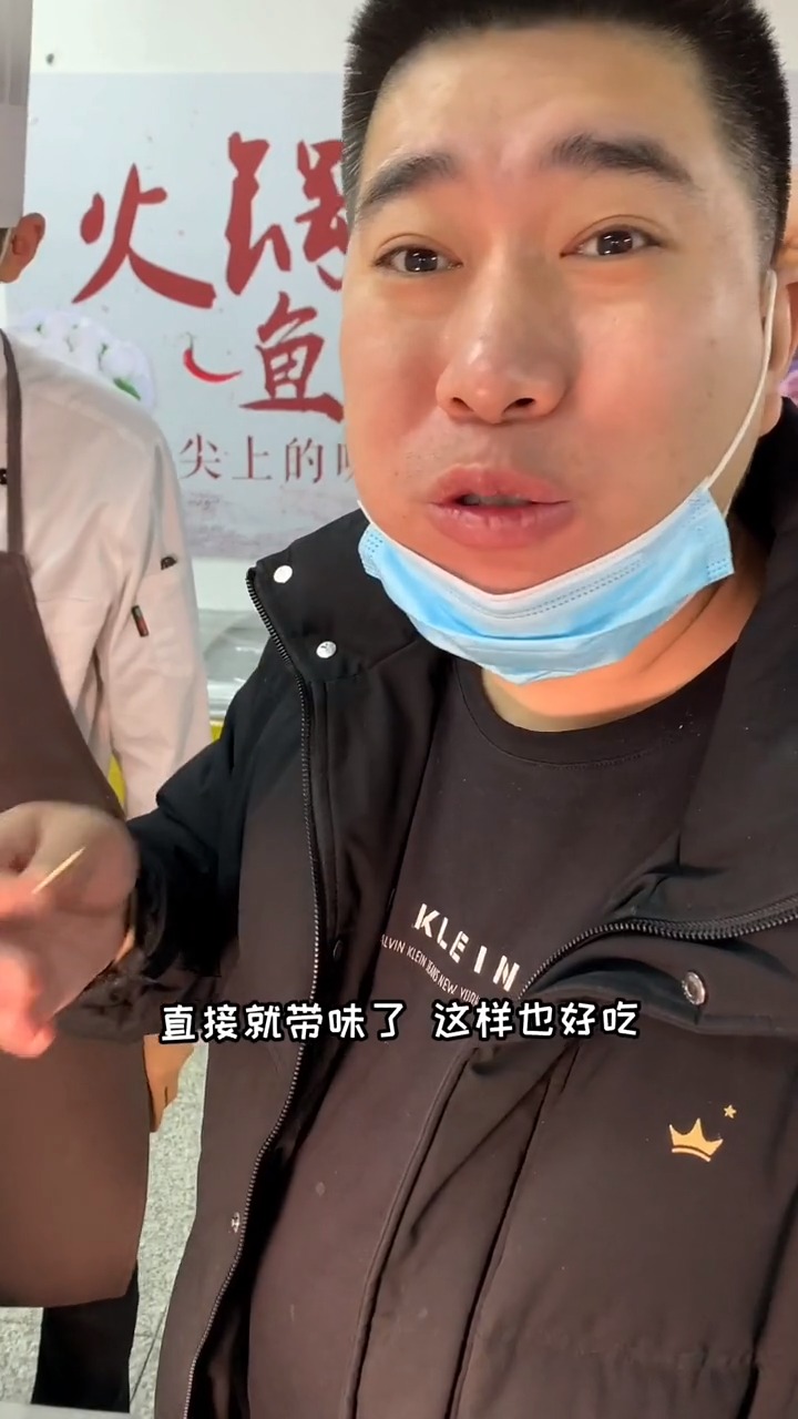 #美食#我媳妇非得要吃这个现场制作的手工丸子等了半个多小时刚出锅的