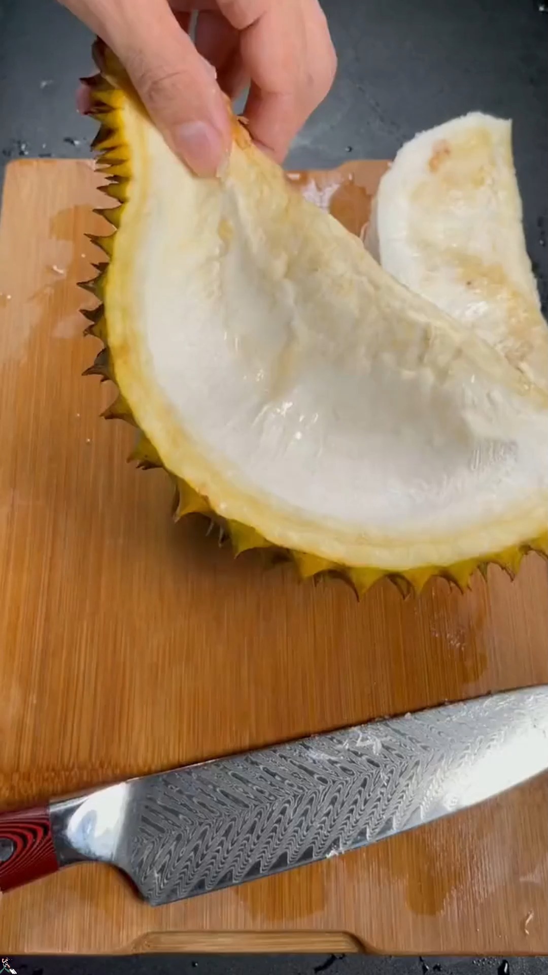 #美食#用吃剩的榴莲壳来煲乌鸡汤