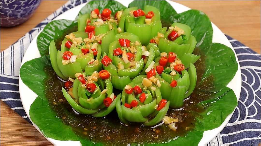 一到秋天,上海青这种独特做法,是我必做的拿手菜,给肉都不换