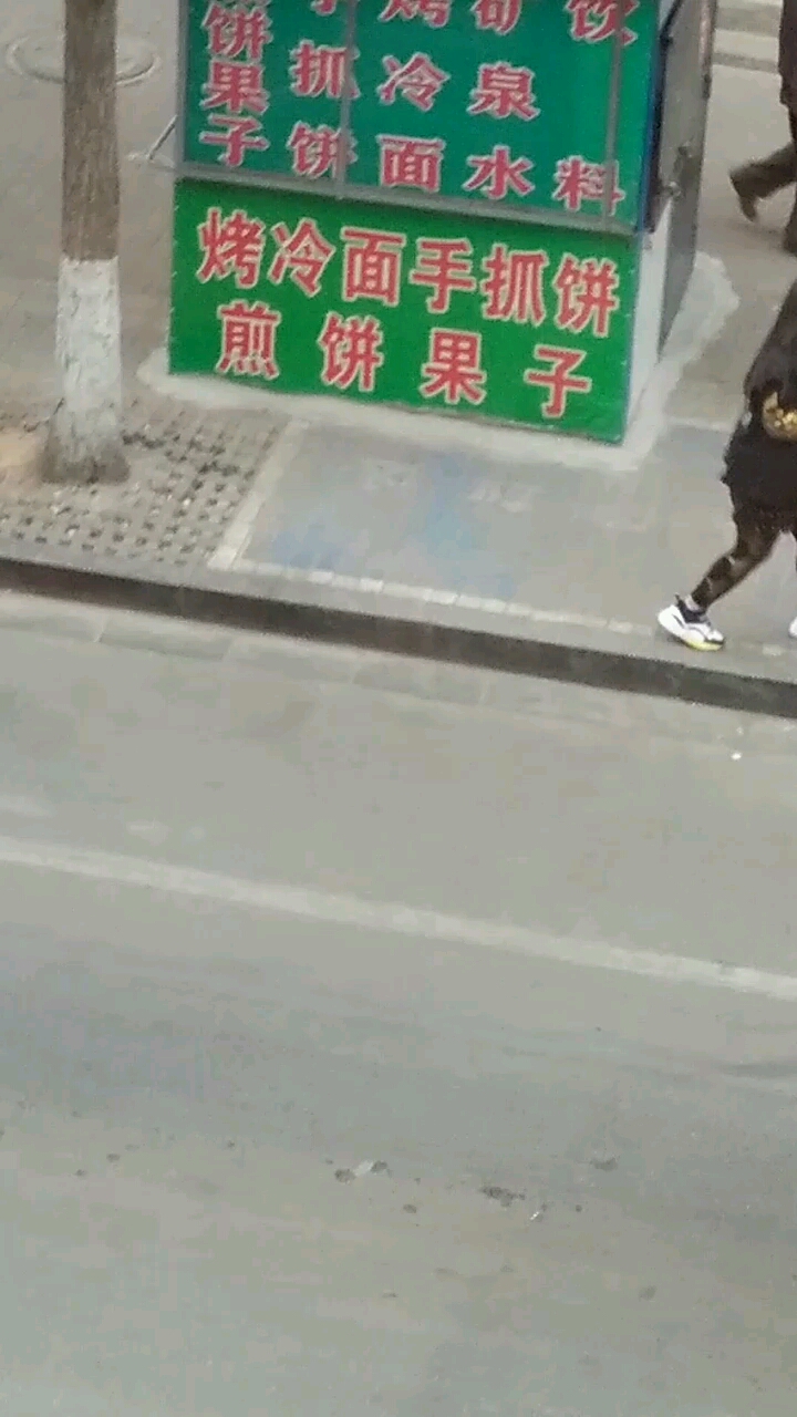烤冷面手抓饼煎饼果子