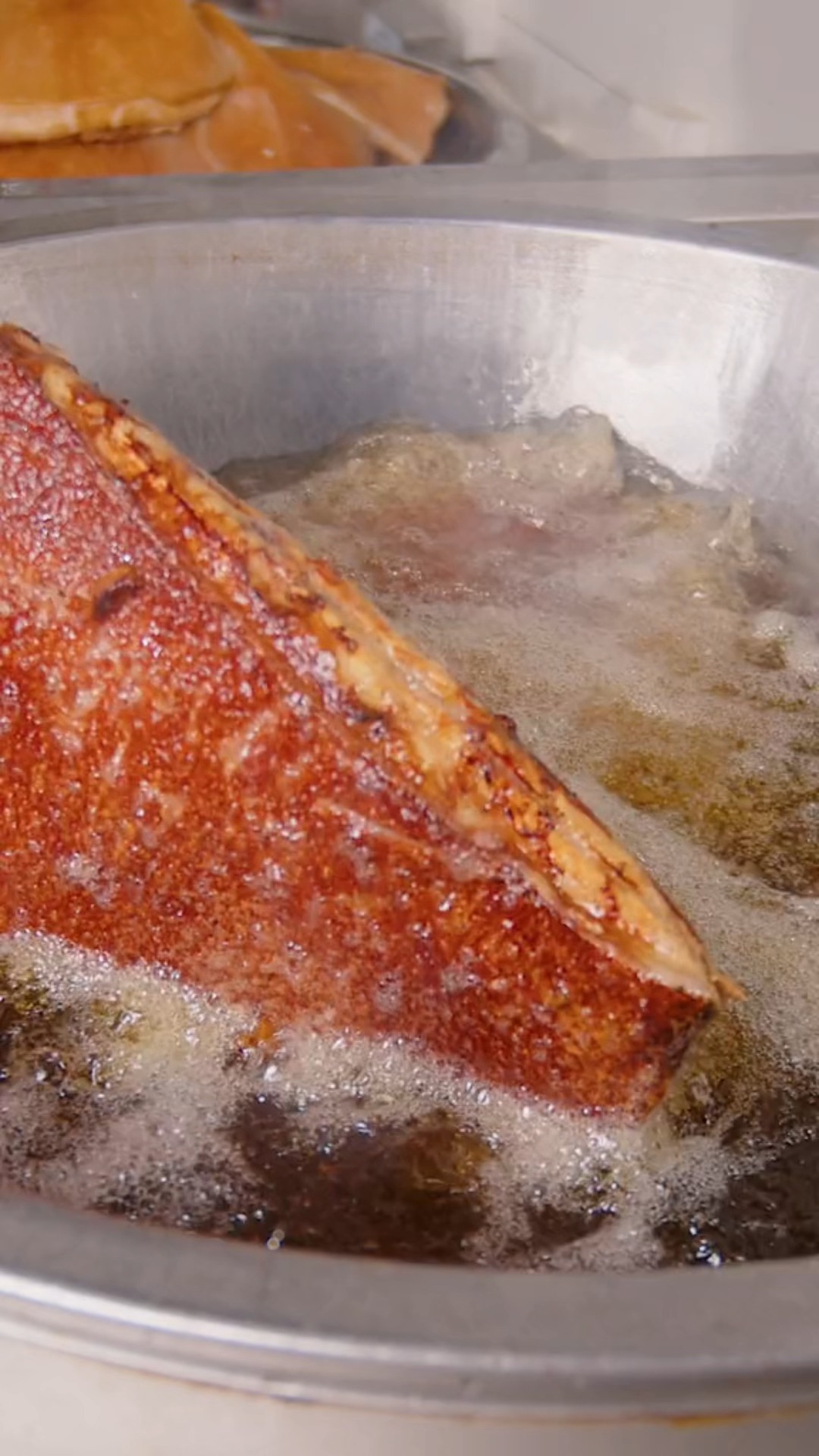 #美食#很多人做扣肉要么炸糊了，要么炸不出虎皮，今天我把做扣肉经验分享给你。