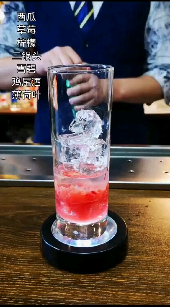 这款家庭水果鸡尾酒名称;(夏日风情)
